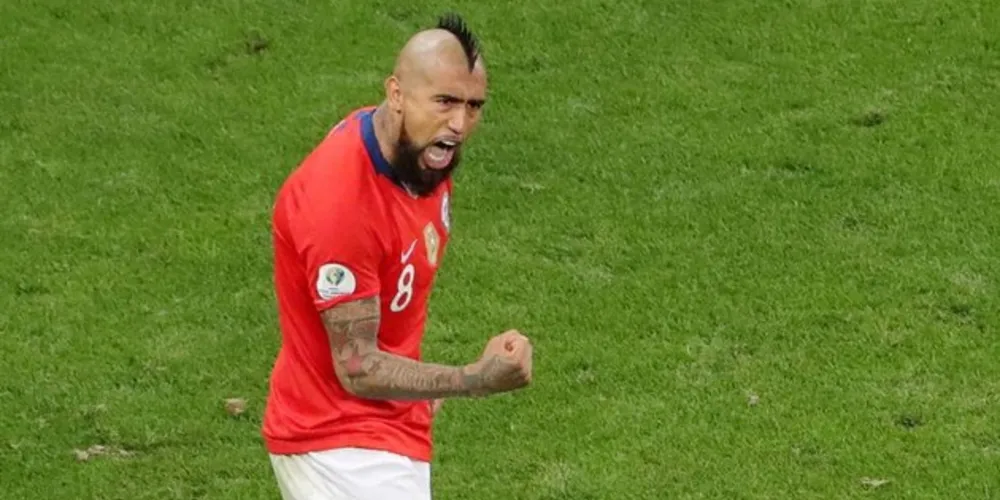 Jogador chileno Arturo Vidal comemora vitória na Copa América 2019