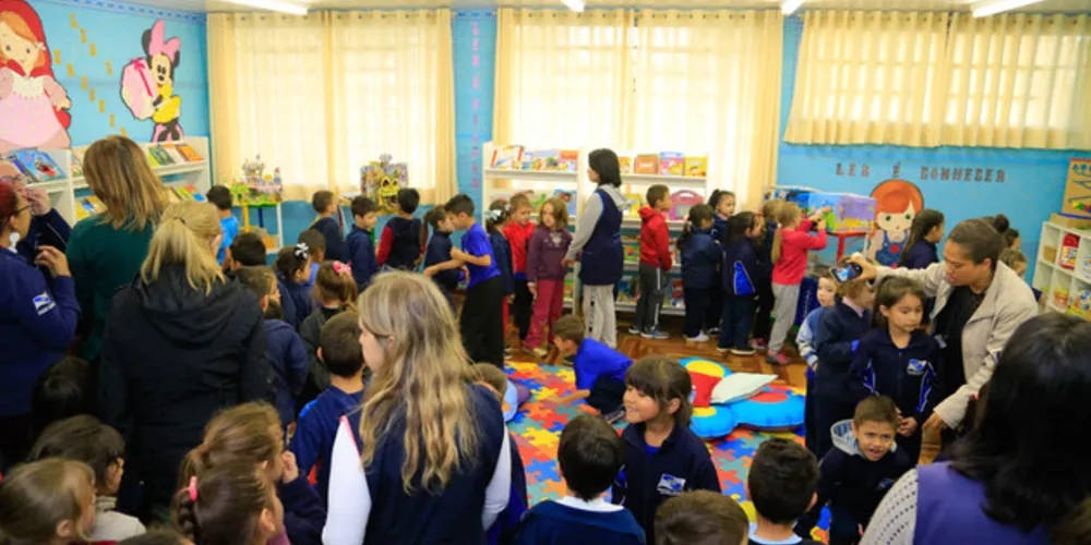 Escola Professora Zair Santos Nascimento inaugurou a biblioteca Renata Régis Florisbelo