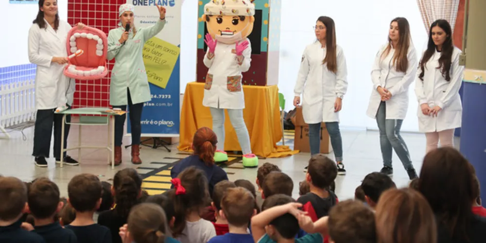 Imagem ilustrativa da imagem Dra. Tulipa leva saúde bucal às escolas municipais 