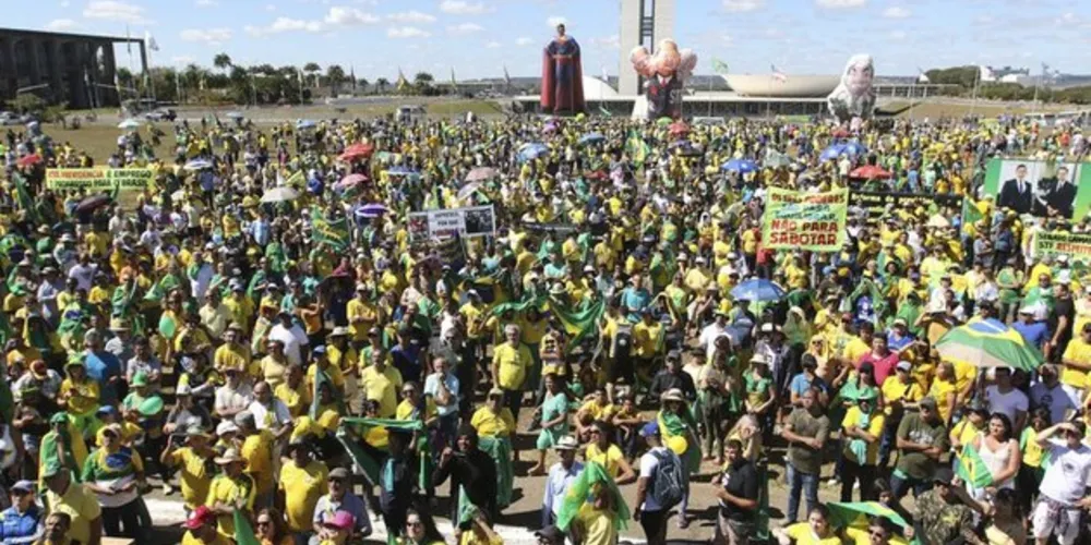 Manifestações são realizadas em várias cidades, incluindo Ponta Grossa. Atos também servem de defesa à Operação Lava Jato.