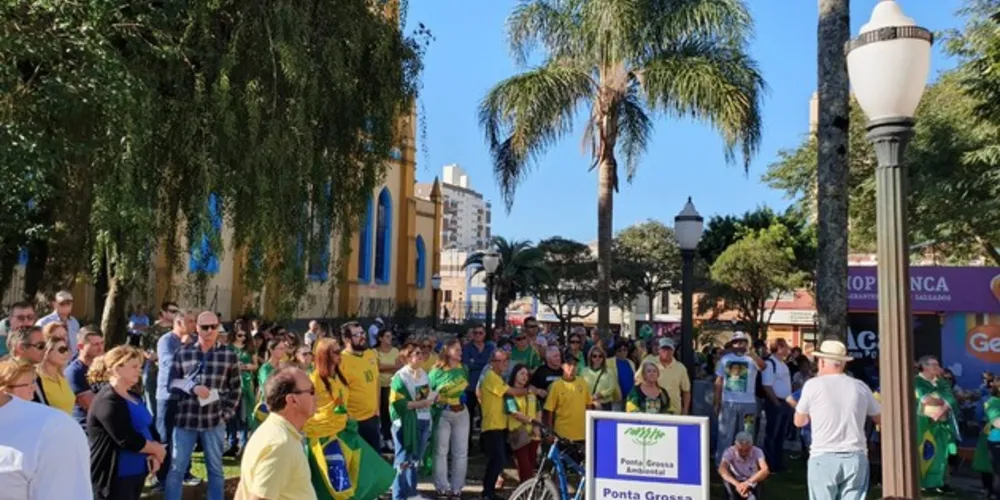 Imagem ilustrativa da imagem Confira imagens da
manifestação pró-Moro em PG