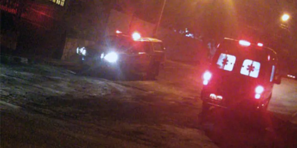 Uma das vítimas foi socorrida pelos bombeiros e levada até a Santa Casa