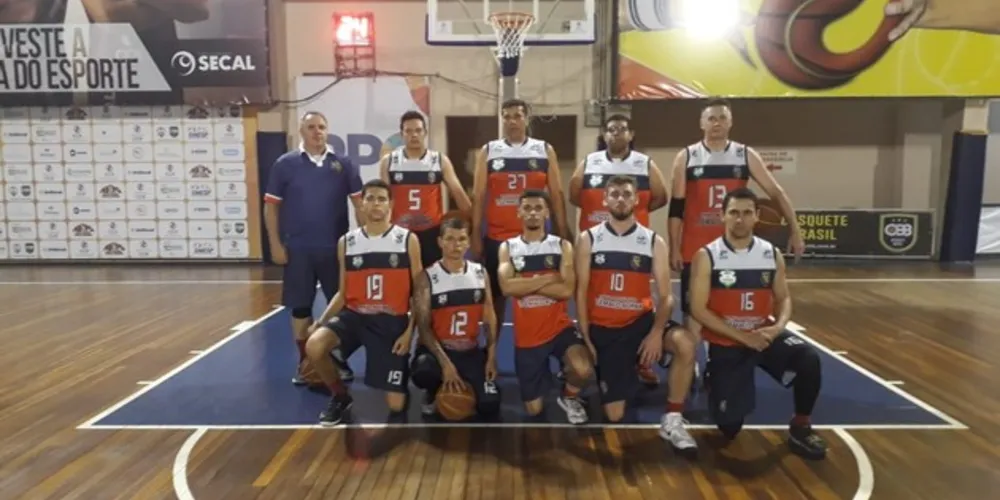 Os times disputaram a Copa Cidade de Basquete em PG