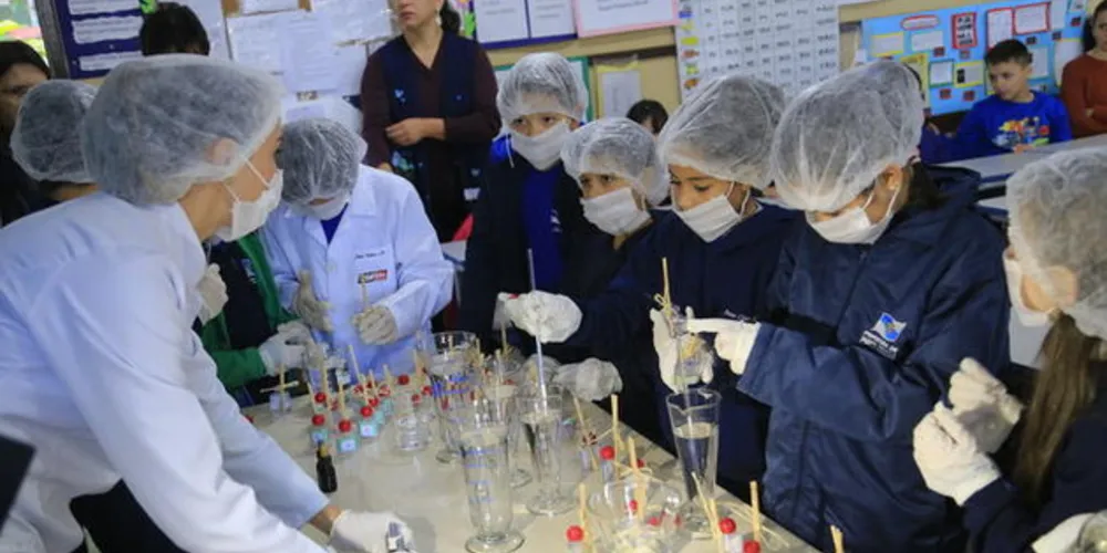 Alunos produzem repelente contra o Aedes