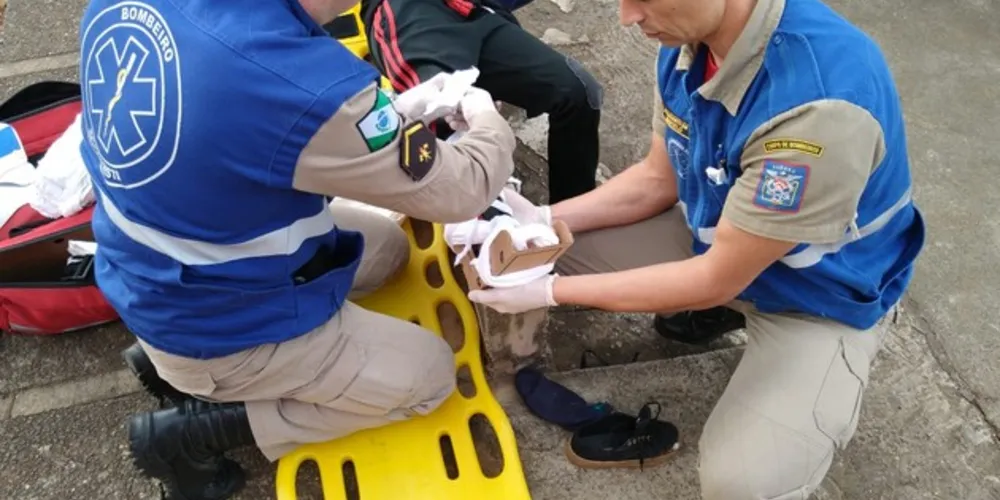 Menino foi socorrido pelo Siate e encaminhado para um dos hospitais da cidade 