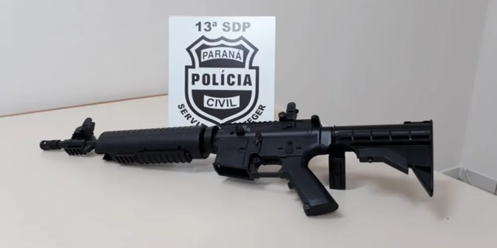 Imagem ilustrativa da imagem Jovem posta foto com fuzil e mobiliza policiais