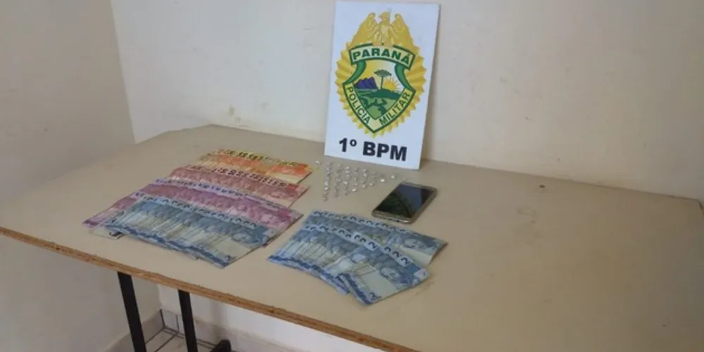 Adolescente e rapaz foram levados à delegacia para esclarecer envolvimento com o tráfico de drogas