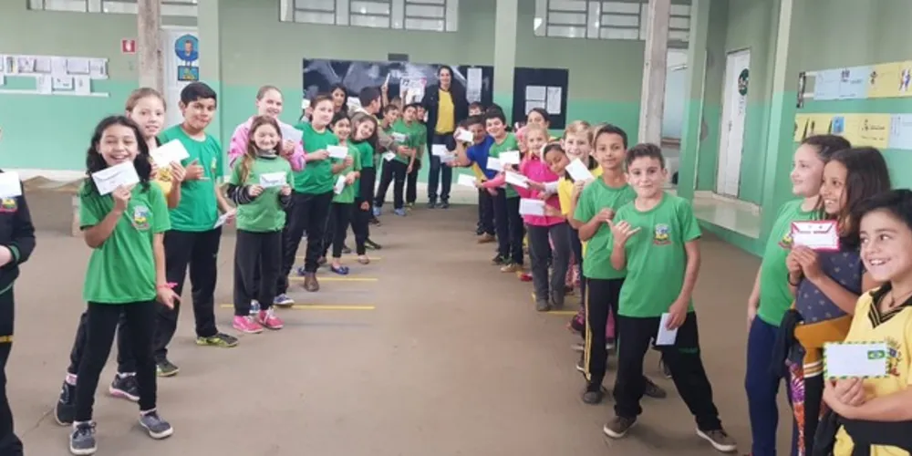 Imagem ilustrativa da imagem Alunos produzem cartas em Teixeira Soares