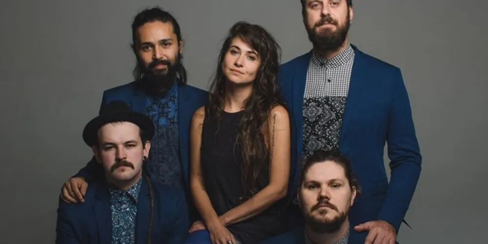 Grupo completa 10 anos de carreira e se apresenta no dia 13 de julho na Praça Getúlio Vargas