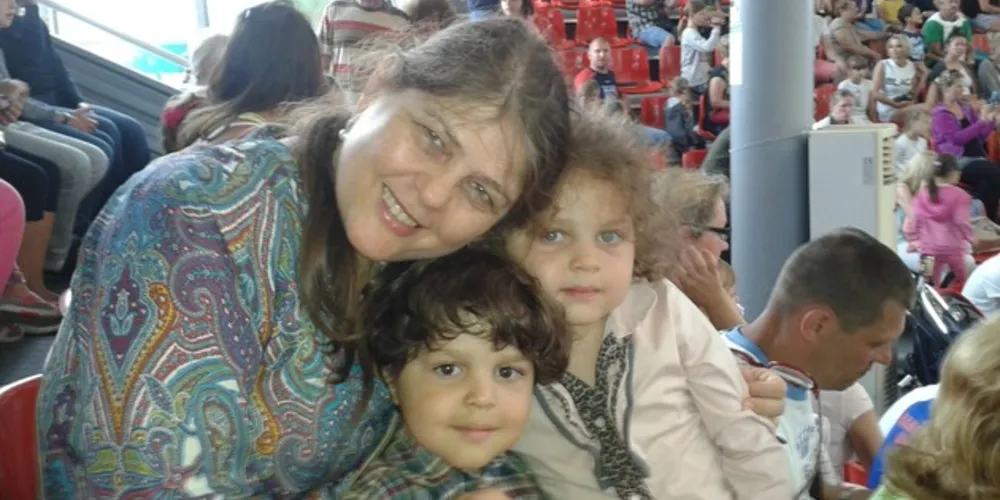Rosângela é natural de Castro, mora na Bulgária e está impedida de ver os filhos há quatro anos