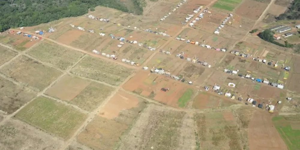 2ª Vara Federal de Ponta Grossa dá 30 dias para que cerca de 150 famílias deixem a Fazenda Capão do Cipó, em Castro