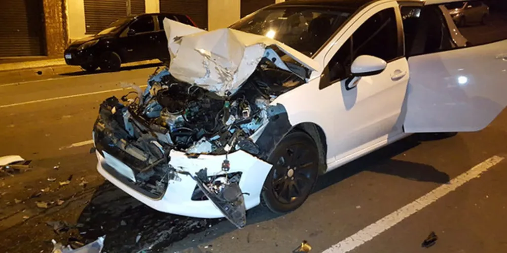 Motorista do Peugeot 208 apresentava sinais de embriaguez, segundo a PM