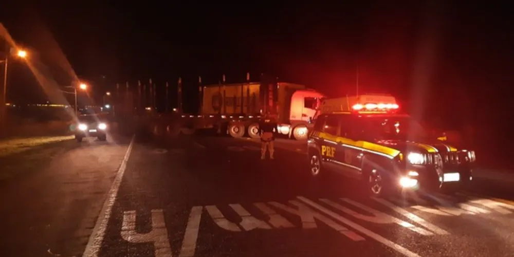 Acidente ocorreu na madrugada deste domingo