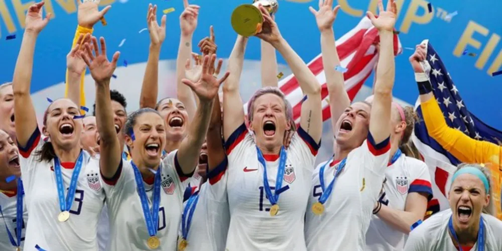 A seleção feminina dos Estados Unidos venceu, em Lyon (França), a seleção holandesa por 2 a 0