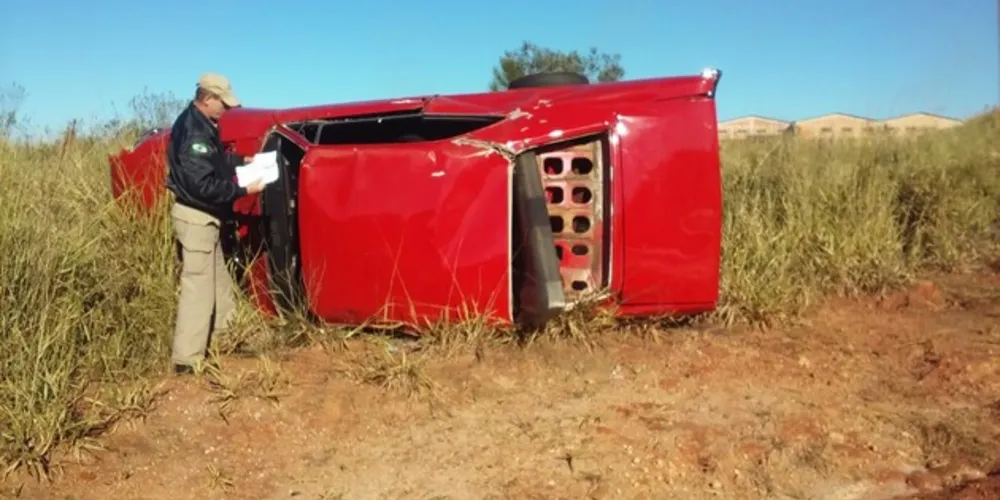 Um dos ocupantes foi ejetado do veículo vindo a óbito no local. A outra vítima foi encaminhada do Hospital Regional