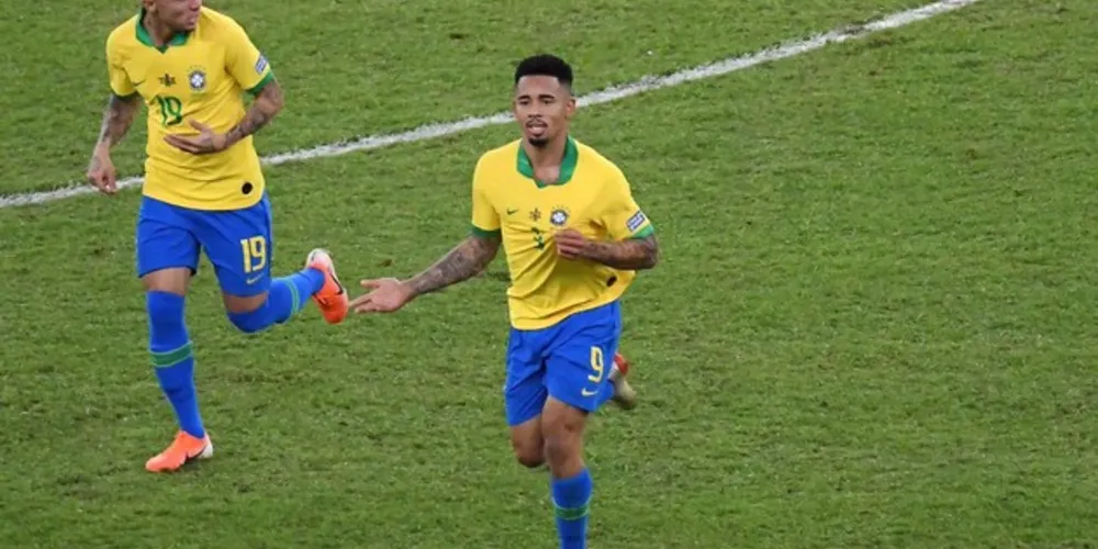 Com gols de Everton, Gabriel Jesus e Richarlison, a seleção brasileira fez jus ao fator casa e venceu o Peru