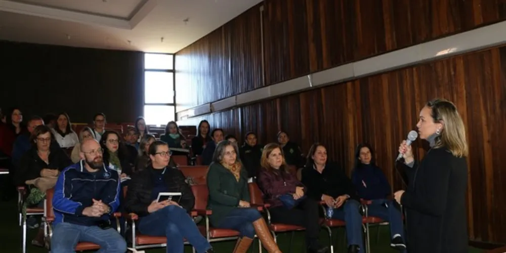 Secretaria faz parceria com o Núcleo Regional de Educação com o objetivo de combater a evasão escolar