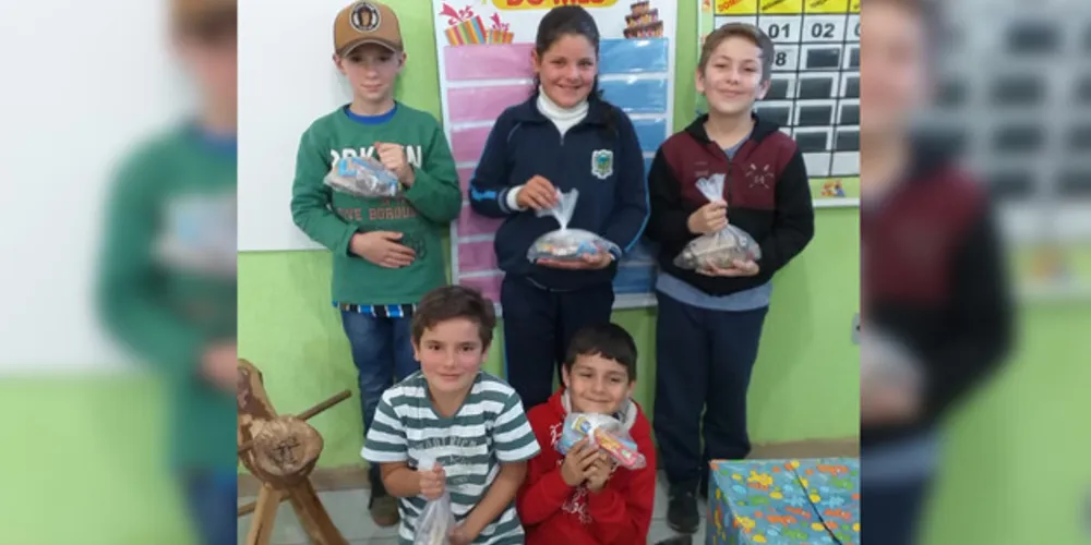 Imagem ilustrativa da imagem Alunos presenteiam colegas em projeto de Tibagi