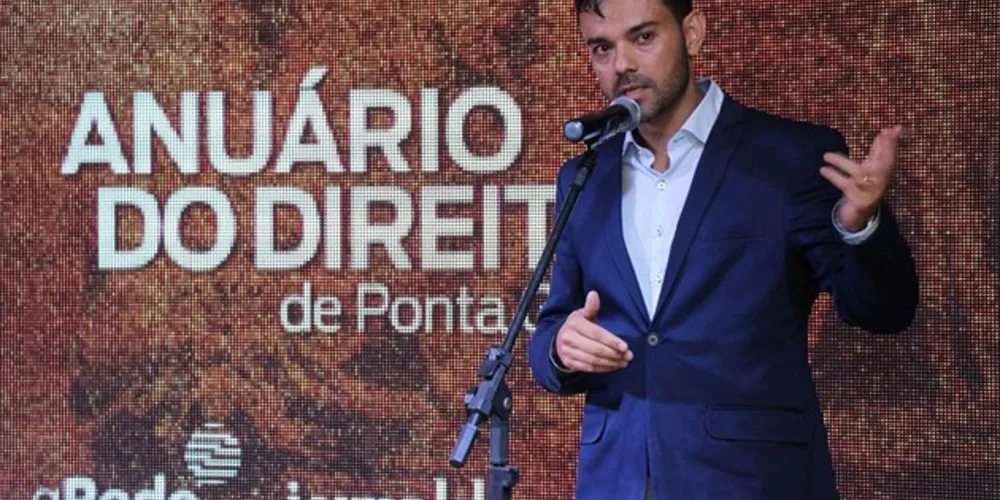 Eloir Rodrigues, Diretor de Redação do Jornal da Manhã, foi muito cumprimentado no último sábado (6) pela passagem de seu aniversário. A família JM cumprimenta seu diretor pela data festivo. Da coluna RC votos de muito sucesso e prosperidade.