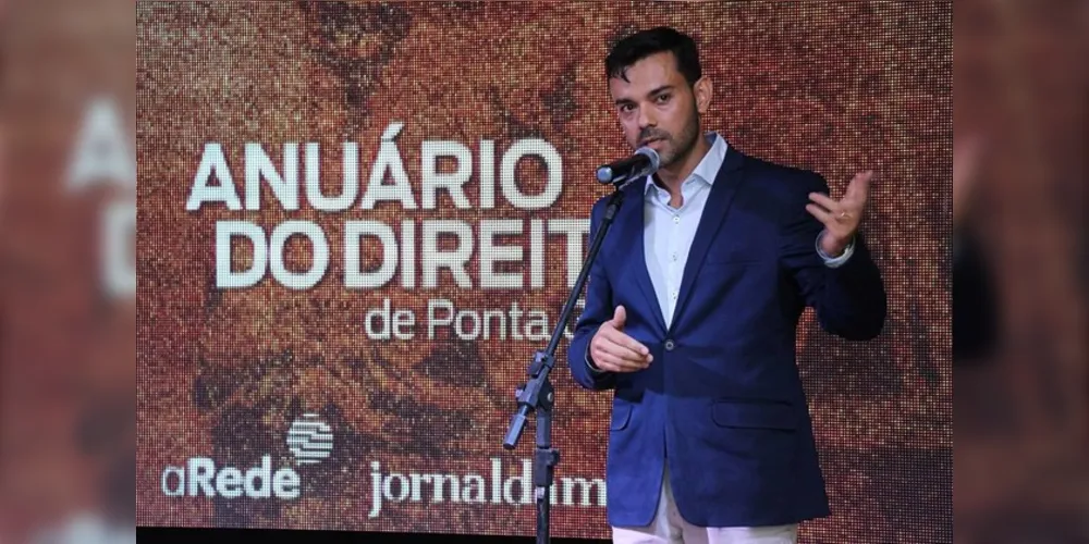 Eloir Rodrigues, Diretor de Redação do Jornal da Manhã, foi muito cumprimentado no último sábado (6) pela passagem de seu aniversário. A família JM cumprimenta seu diretor pela data festivo. Da coluna RC votos de muito sucesso e prosperidade.