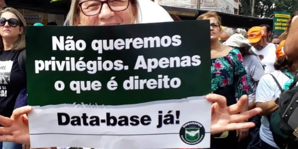 Funcionalismo público cobra uma nova proposta de, pelo menos, a reposição da inflação dos últimos 12 meses