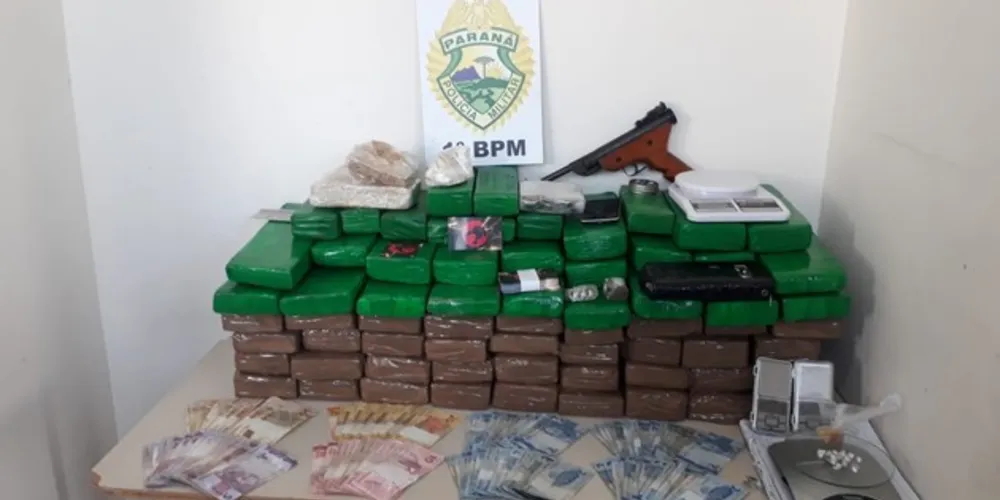 Imagem ilustrativa da imagem PM aprende 70 kg de drogas em Ponta Grossa