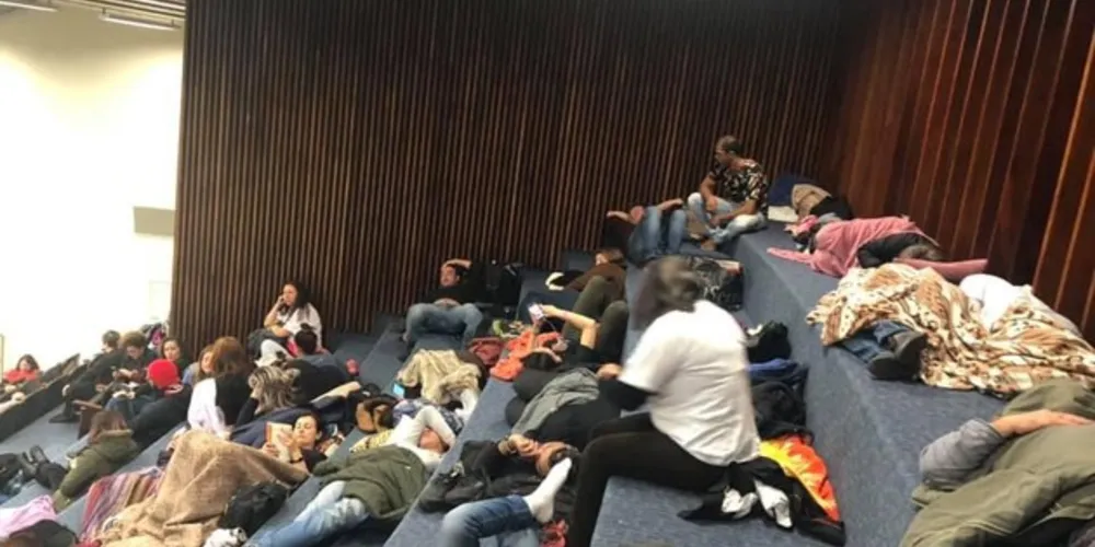 Reunião entre grevistas e deputados deve acontecer nesta quarta-feira
