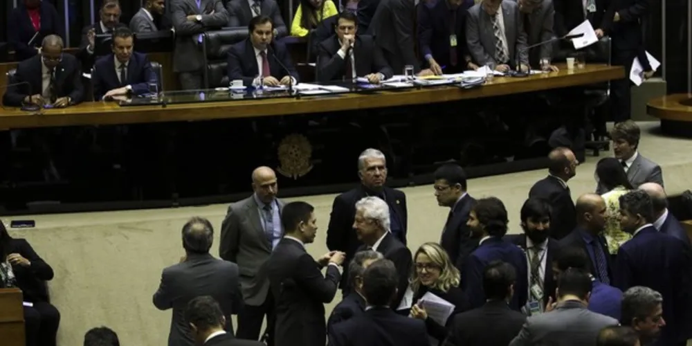 Imagem ilustrativa da imagem Câmara abre sessão
que votará reforma da Previdência