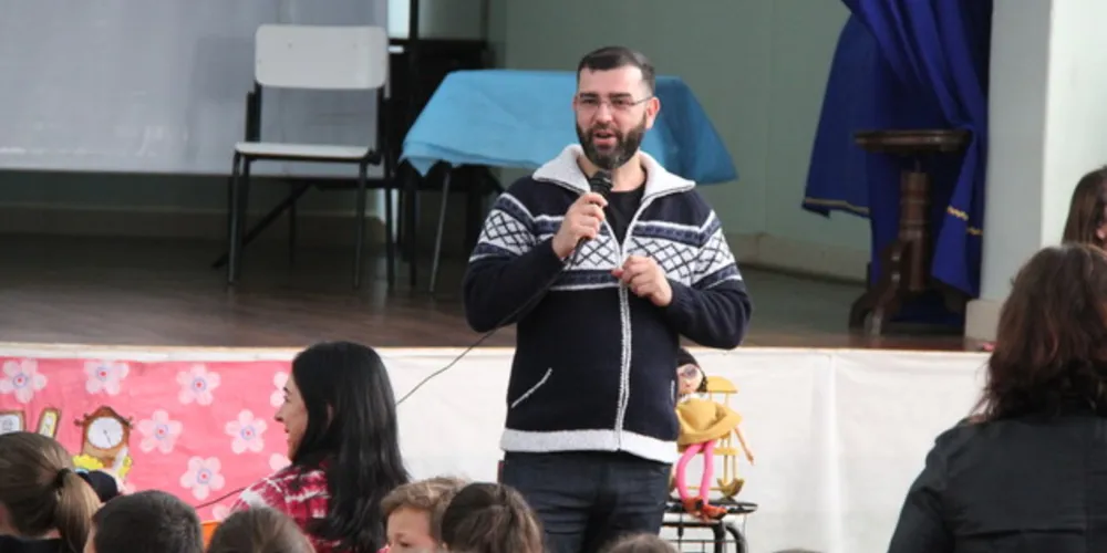 No evento o escritor Anderson Novello fará a leitura de alguns trechos da sua primeira obra dedicada a jovens e adultos