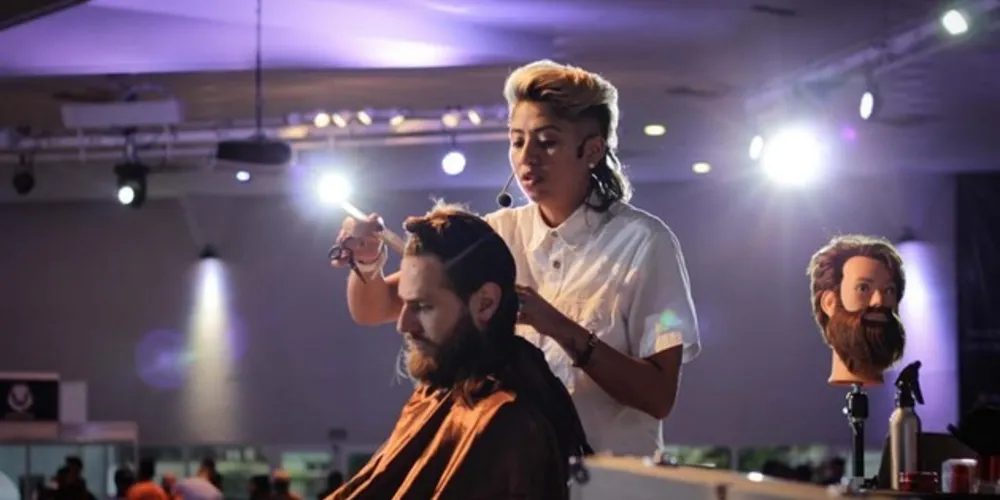 Caroline Sangerote traz o que há de mais moderno em cortes femininos e masculinos