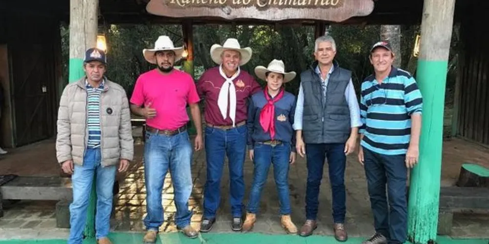 O grupo está refazendo o trajeto entre a cidade de Cruz Alta, no Rio Grande do Sul, e Barretos em São Paulo

