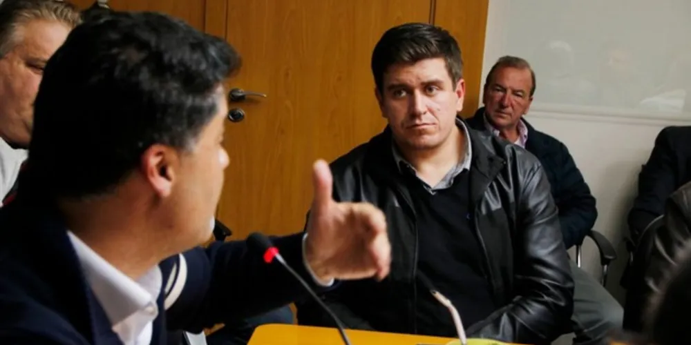 Vinicius Camargo e outros dois vereadores foram responsáveis por reunião com lojistas.