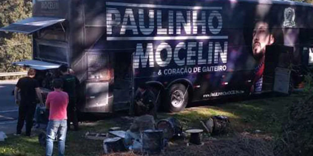 Apesar do susto, cantor e banda escaparam ilesos do incidente