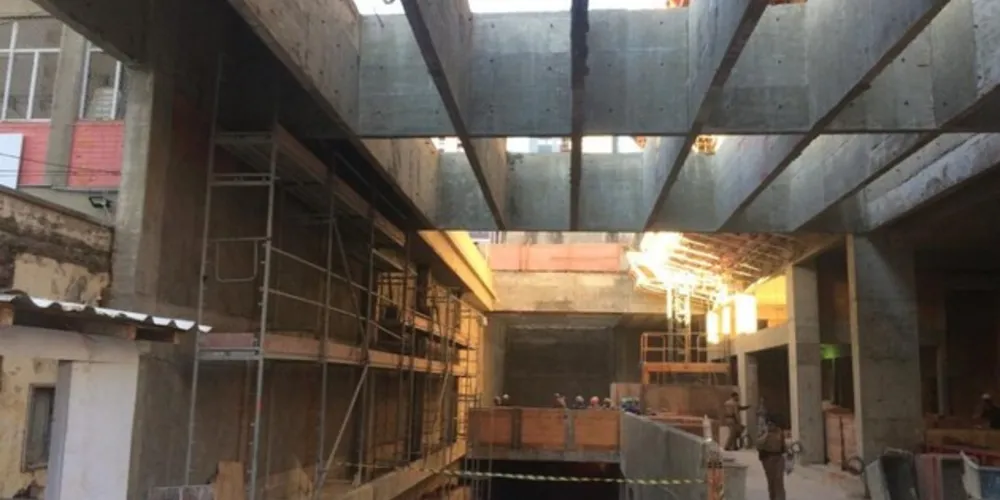 O prédio em construção tem 23 andares