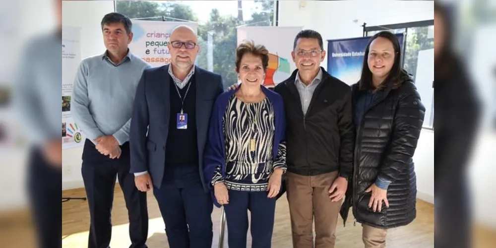 Cerimônia contou com a presença da vice-prefeita Elizabeth Schmidt e representantes das instituições participantes do projeto