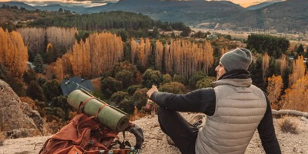 A série conta com quatro episódios e explora a conexão do homem com o mundo 