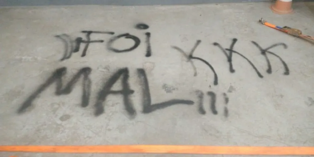 Crime aconteceu no bairro Umbará e proprietários levaram um prejuízo de R$ 40 mil

