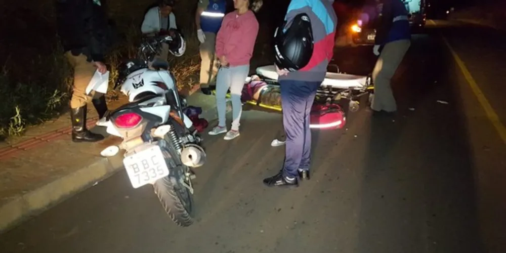 Jovem sofreu lesões leves e foi levado ao hospital pelos bombeiros