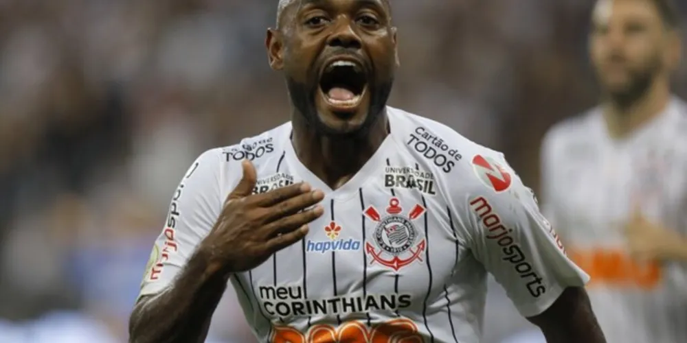 Imagem ilustrativa da imagem Corinthians vence, mas mantém dificuldades na armação