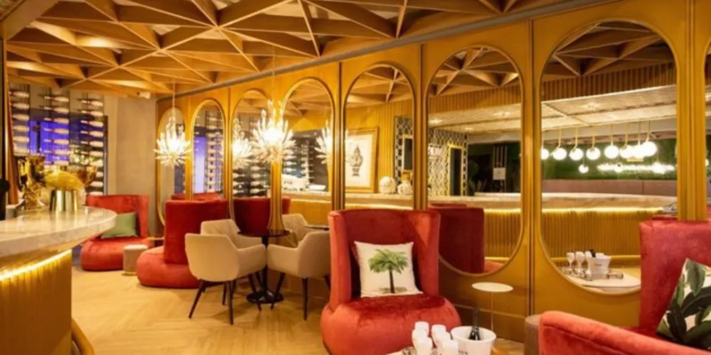 Para o evento, a Luxe Móveis e Decorações integrou-se em um projeto resultado do convite da renomada designer de interiores Cynthia Karas, que participa a uma década de exposições no evento.