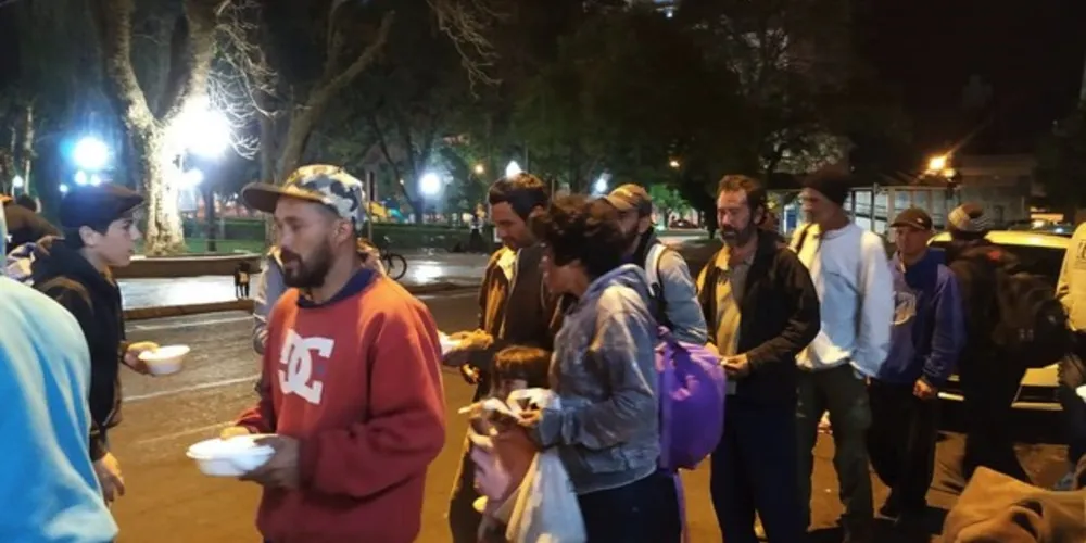 Ação foi realizada ao lado do terminal e nas proximidades da Praça do Ponto Azul