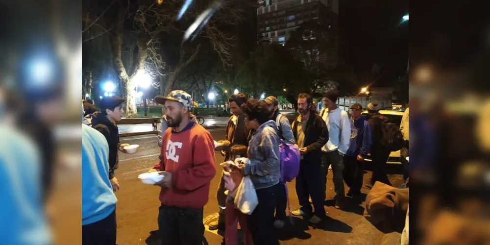 Ação foi realizada ao lado do terminal e nas proximidades da Praça do Ponto Azul