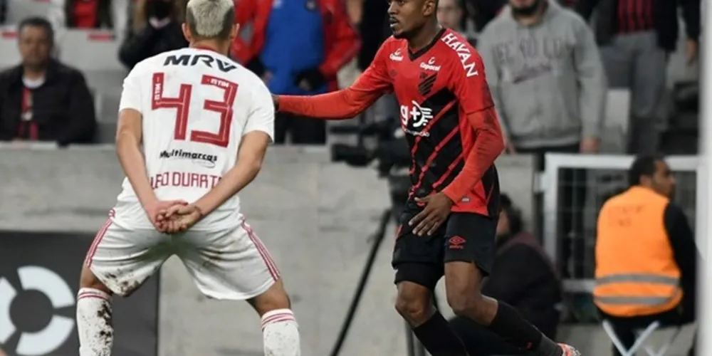 O Furação enfrenta o Flamengo no Maracanã, o jogo de ida terminou empatado em 1 a 1