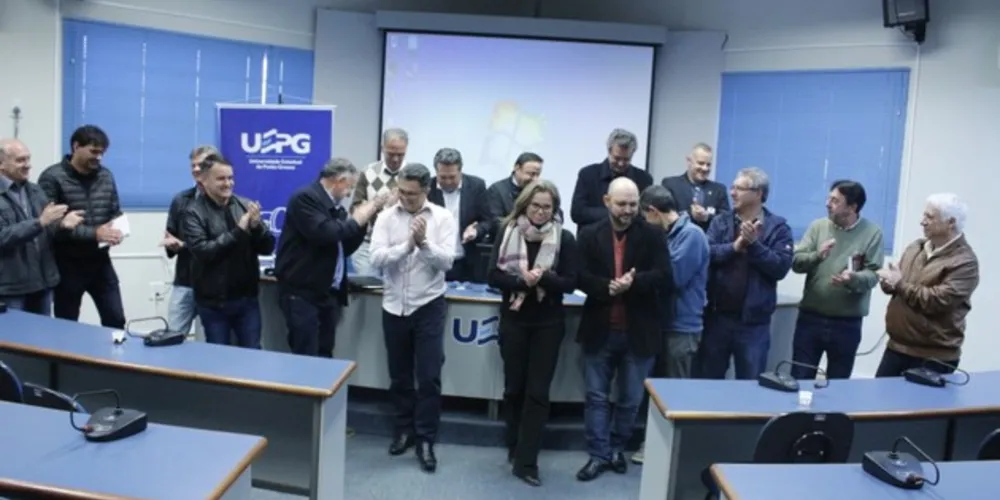 As 200 vagas serão ocupadas por recém-formados em engenharia ambiental, engenharia química, engenharia civil ou arquitetura, geologia, biologia e direito