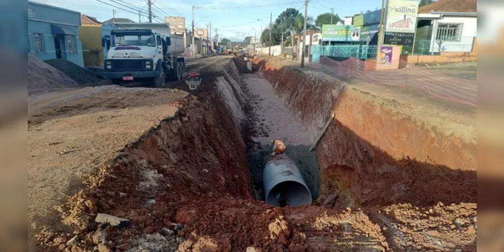 Imagem ilustrativa da imagem Obras para escoamento de água na Carlos Cavalcanti