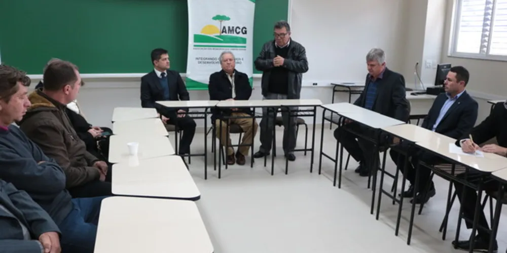 Imagem ilustrativa da imagem AMCG debate contas
públicas com presidente do TCE