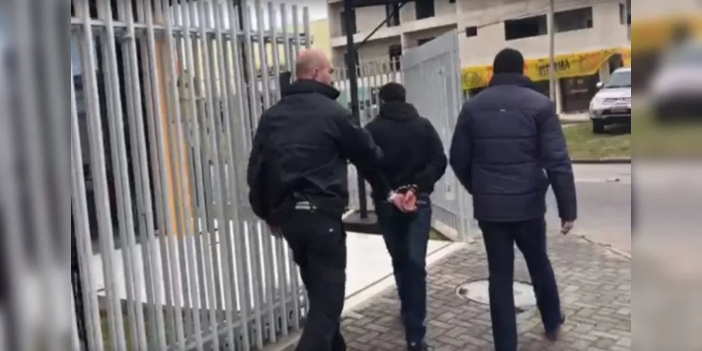 A prisão aconteceu no Centro de Curitiba, no momento em que ele tentava cometer mais um golpe