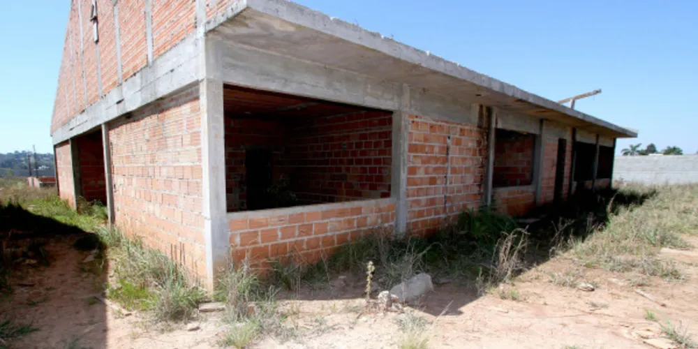 Paraná tem um total de 137 obras públicas  paralisadas em 72 municípios