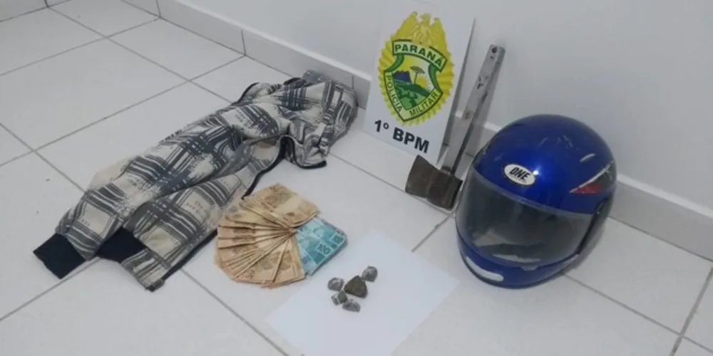 Arma usada no crime e dinheiro roubado foram recuperados pela Polícia Militar