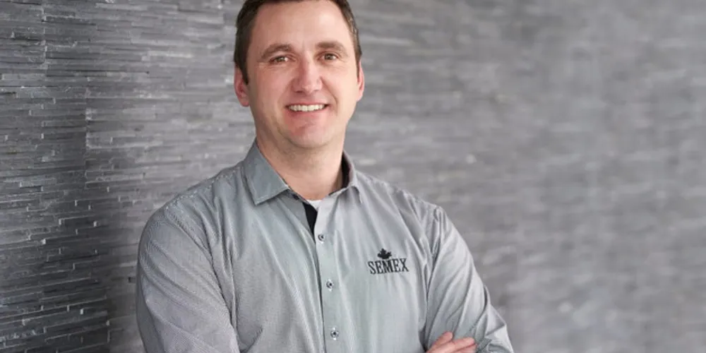 Mike West é formado em Ciências Leiteiras pela Universidade de Guelph